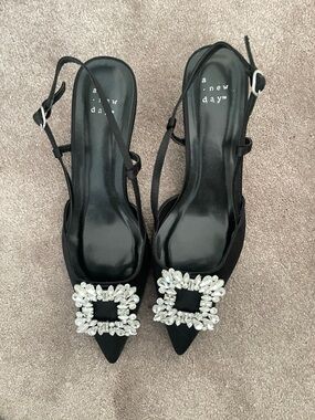 A new days size 8.5 heels